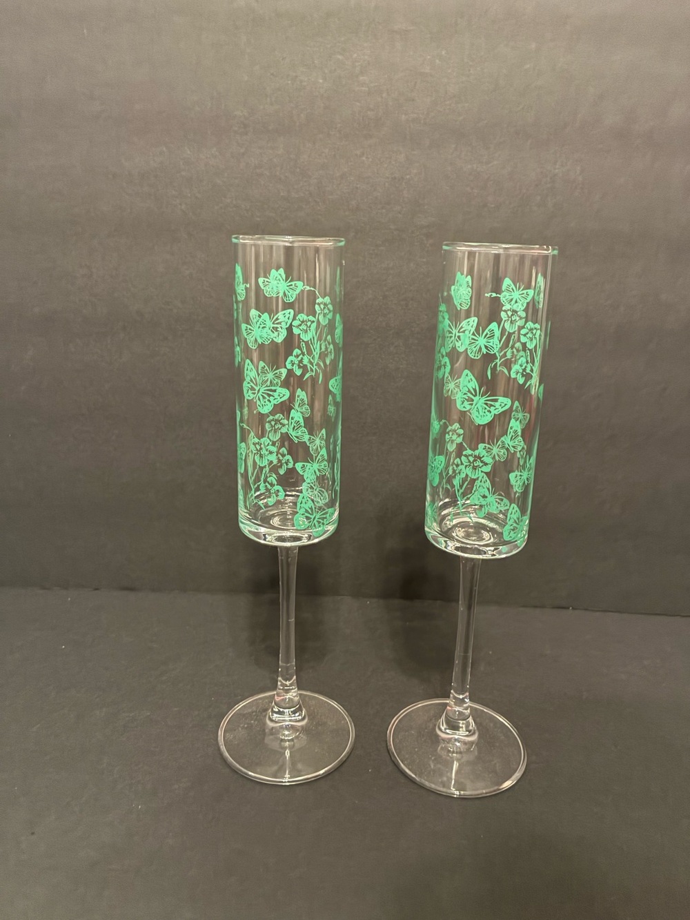 Butterfly champagne flutes set